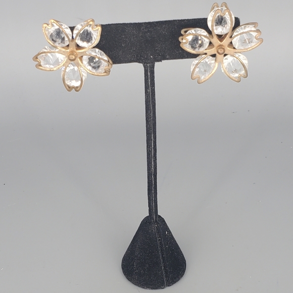 Flower 3D Crystql Earrings and Rhinestone Bracelet Set - Picture 2 of 8